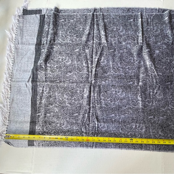 Pashmina Shawl Wrap Black & White About 70” x 28.5” - Picture 5 of 9